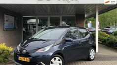 Blauw Gebruikt 2015 Toyota Aygo X-play Hatchback | € 8.245 (Eerlijke prijs)