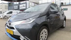 Grijs Gebruikt 2015 Toyota Aygo X-play Hatchback | € 5.750 (Eerlijke prijs)