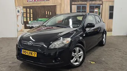 Zwart Gebruikt 2010 Kia ProCeed Hatchback | € 3.950 (Eerlijke prijs)