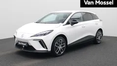 Wit Gebruikt 2023 MG MG4 EV Luxury Hatchback | € 22.900 (Eerlijke prijs)