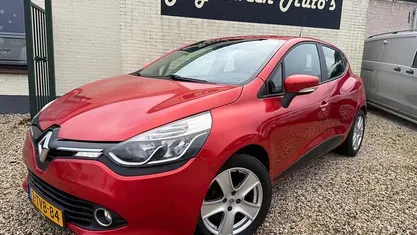 Rood Occasion 2013 Renault Clio IV Dynamique Hatchback | € 3.950 (Eerlijke prijs)