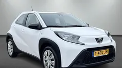 Gebruikt 2023 Toyota Aygo Play Hatchback | € 17.501 (Eerlijke prijs)