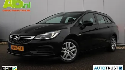 Zwart Gebruikt 2017 Opel Astra Edition Stationwagen | € 7.999 (Eerlijke prijs)