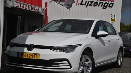 Wit Occasion 2021 VW Golf VIII Life Hatchback | € 19.950 (Eerlijke prijs)
