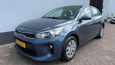Blauw Gebruikt 2017 Kia Rio Hatchback | € 13.450 (Eerlijke prijs)