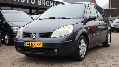 Gebruikt 2005 Renault Scénic II Dynamique MPV | € 950 (Eerlijke prijs)