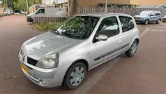 Grijs Gebruikt 2005 Renault Clio II Hatchback | € 2.499 (Eerlijke prijs)