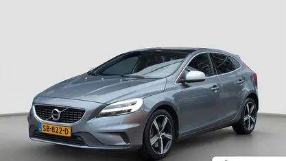 Grijs Gebruikt 2018 Volvo V40 R-Design Hatchback | € 19.395 (Eerlijke prijs)