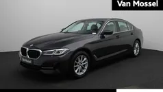 Grijs Gebruikt 2020 BMW 520 Executive Sedan | € 36.400 (Eerlijke prijs)