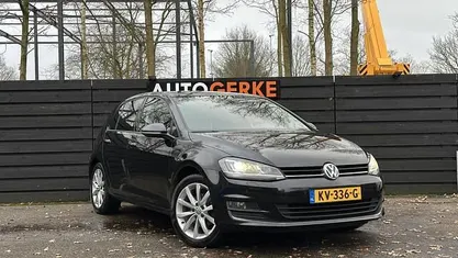 Zwart Gebruikt 2016 VW Golf VII Highline Hatchback | € 10.999 (Eerlijke prijs)