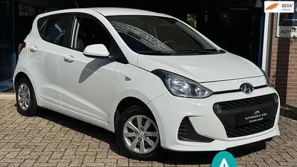 Wit (metallic) Occasion 2018 Hyundai i10 Comfort Hatchback | € 8.950 (Eerlijke prijs)
