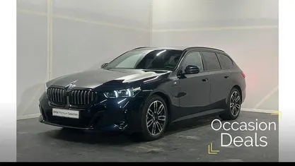 Zwart Occasion 2024 BMW 530e Executive Stationwagen | € 57.880 (Goede deal)