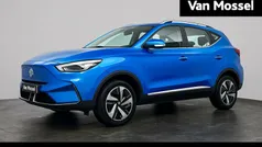 Blauw, metallic lak Gebruikt 2023 MG ZS Comfort Sedan | € 21.995 (Eerlijke prijs)
