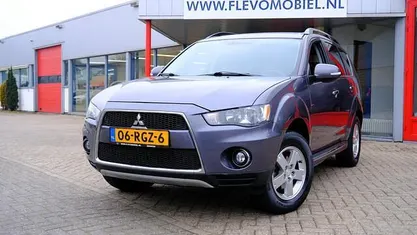 Grijs Occasion 2011 Mitsubishi Outlander Edition SUV | € 9.950 (Goede deal)