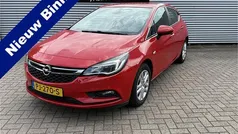 Rood Gebruikt 2017 Opel Astra Edition Hatchback | € 10.450 (Eerlijke prijs)