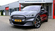 Grijs, metallic lak Gebruikt 2021 Ford Mustang Mach-E SUV | € 26.750 (Eerlijke prijs)