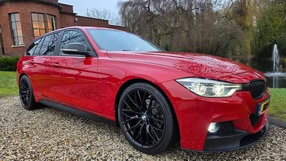 Rood Occasion 2016 BMW 320 M Sport Stationwagen | € 17.999 (Eerlijke prijs)