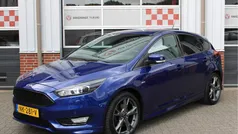 Blauw Gebruikt 2017 Ford Focus ST-Line Hatchback | € 12.950 (Eerlijke prijs)