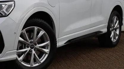 Wit Gebruikt 2023 Audi Q3 Basis SUV | € 39.950 (Eerlijke prijs)
