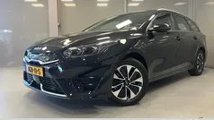Zwart, metallic lak Gebruikt 2024 Kia Ceed Sportswagon Stationwagen | € 28.495 (Eerlijke prijs)