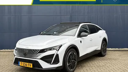 Wit Occasion 2023 Peugeot 408 GTi Hatchback | € 27.900 (Eerlijke prijs)