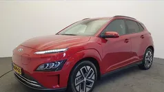 Rood, metallic lak Gebruikt 2021 Hyundai Kona Comfort SUV | € 22.450 (Eerlijke prijs)