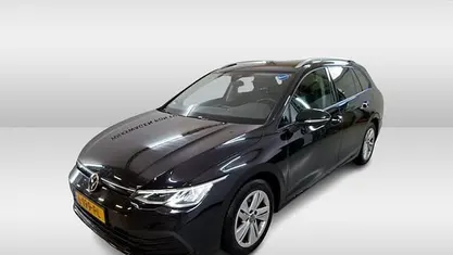 Zwart Occasion 2021 VW Golf VIII Life Stationwagen | € 17.950 (Eerlijke prijs)