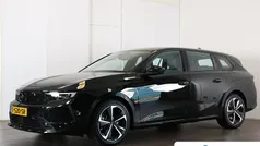 Zwart Gebruikt 2023 Opel Astra Edition Stationwagen | € 28.395 (Eerlijke prijs)