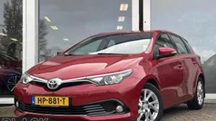 Rood Gebruikt 2015 Toyota Auris Hatchback | € 14.250 (Eerlijke prijs)