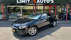 Zwart Gebruikt 2022 Mercedes A250 Luxury Sedan | € 30.950 (Goede deal)