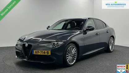 Blauw Gebruikt 2016 Alfa Romeo Giulia Super Sedan | € 14.000 (Eerlijke prijs)