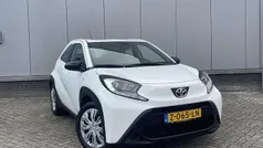 Wit Gebruikt 2024 Toyota Aygo Play Hatchback | € 17.400 (Eerlijke prijs)