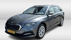 Grijs Gebruikt 2023 Skoda Octavia Ambition Stationwagen | € 22.950 (Eerlijke prijs)