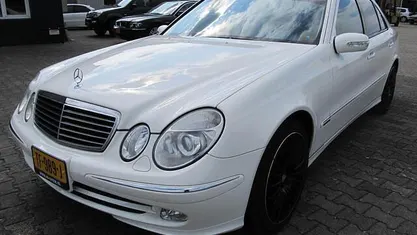 Wit Occasion 2003 Mercedes E320 Avantgarde Sedan | € 7.990 (Eerlijke prijs)
