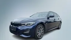 Blauw (metallic) Gebruikt 2022 BMW 330e M Sport Stationwagen | € 33.900 (Eerlijke prijs)