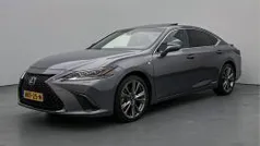 Grijs metallic Gebruikt 2021 Lexus ES300H Sport Line Sedan | € 39.950 (Super prijs)