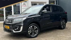 Zwart Gebruikt 2023 Suzuki Vitara Style SUV | € 29.400 (Eerlijke prijs)