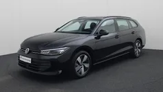 Zwart Gebruikt 2024 VW Passat Stationwagen | € 31.880 (Eerlijke prijs)