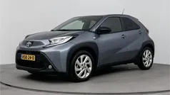 Celestite grey metallic (grijs metallic) Gebruikt 2024 Toyota Aygo Envy Hatchback | € 19.445 (Eerlijke prijs)
