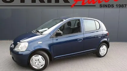 Blauw Gebruikt 2003 Toyota Yaris Hatchback | € 1.989 (Eerlijke prijs)