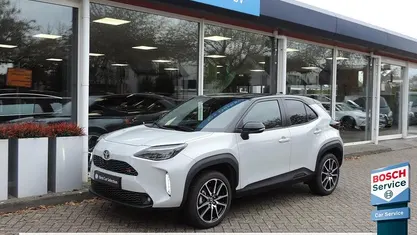 Grijs Occasion 2023 Toyota Yaris Cross Sport SUV | € 29.980 (Eerlijke prijs)