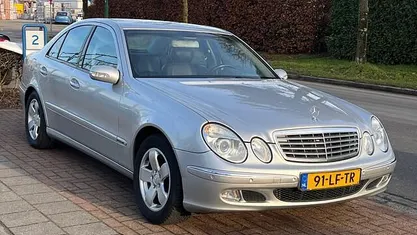 Grijs Occasion 2003 Mercedes E240 Avantgarde Sedan | € 3.650 (Eerlijke prijs)