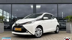 Gebruikt 2016 Toyota Aygo X-play Hatchback | € 9.850 (Eerlijke prijs)