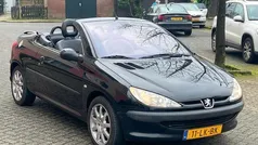 Zwart Gebruikt 2003 Peugeot 206 CC Cabriolet | € 1.449 (Eerlijke prijs)