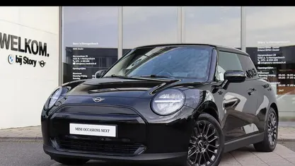 Nieuw Mini Cooper Essential 135 kW (184 PK) 2026 Zwart Hatchback
