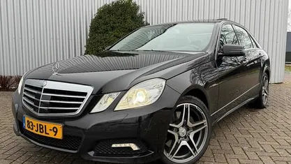 Zwart Occasion 2009 Mercedes E350 Avantgarde Sedan | € 14.950 (Eerlijke prijs)