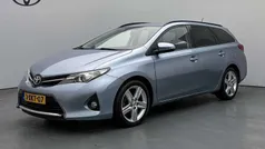 Blauw, metallic lak Gebruikt 2014 Toyota Auris Touring Sports Stationwagen | € 13.845 (Eerlijke prijs)