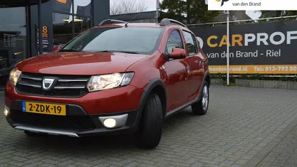 Gebruikt 2014 Dacia Sandero Lauréate Hatchback | € 6.950 (Eerlijke prijs)
