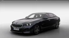 M carbonschwarz Nieuw 2025 BMW i5 M Sport Sedan | € 88.203 (Eerlijke prijs)