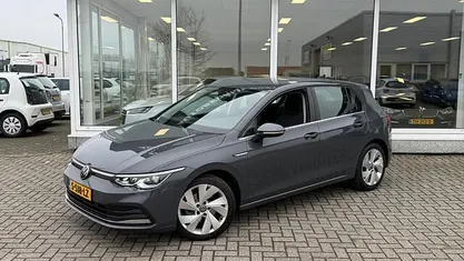 Grijs Occasion 2021 VW Golf VIII Style Hatchback | € 19.950 (Goede deal)